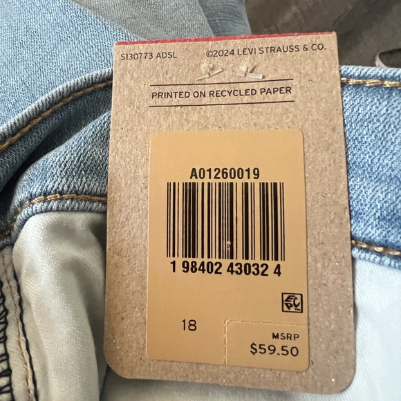 Levi's Plus Size Levi's 311 Shaping Capris-Size 18W - Picture 9 of 9